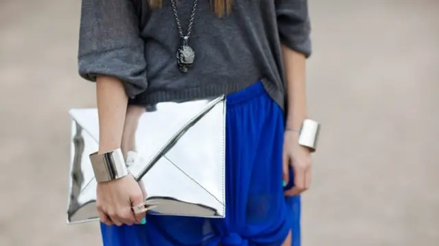 Bergaya Modis dengan Clutch Bag Super Lucu