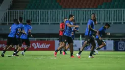 Permainan apik Borneo FC tak lepas dari dua pemain asingnya yaitu, Jonathan Bustos dan Fransisco Torres. Mereka berdua mampu membuat lini belakang lawan kelimpungan. (Foto: Bola.com/Nandang Permana)