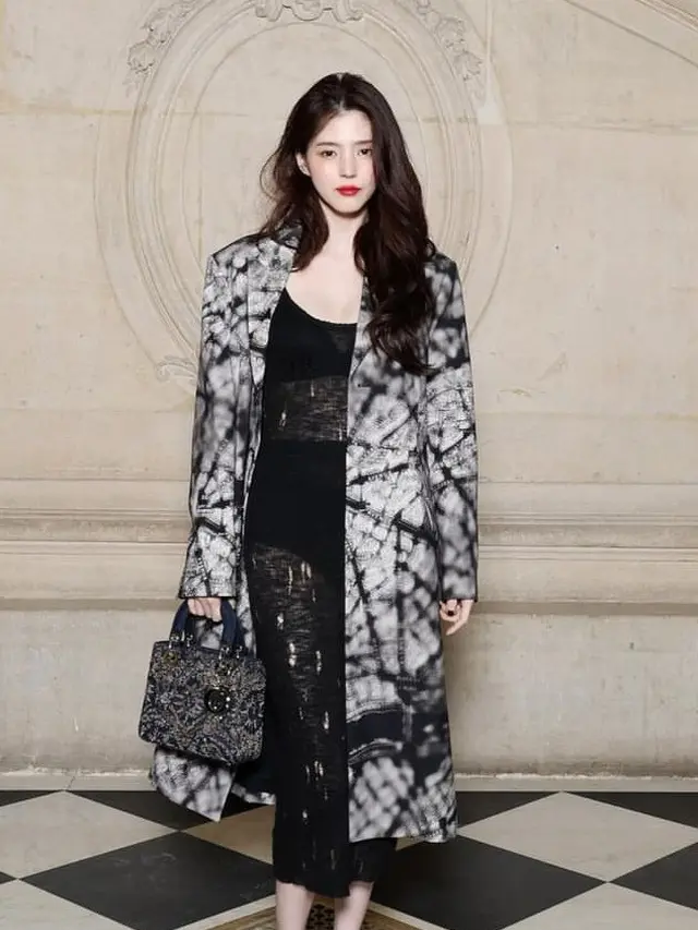 Tampilan Han So Hee. [@xeesoxee]