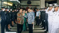 Ignasius Jonan dan EE Mangindaan di acara serah terima jabatan Menteri Perhubungan, Jakarta, Kamis (30/10/2014). (Liputan6.com/Faizal Fanani)