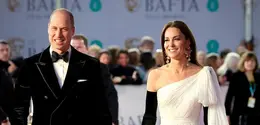 Hadir di acara BAFTA, Kate tampil menawan dengan gaun putih panjang model one shoulder ditambah dengan gloves panjang warna hitam. [@princeandprincessofwales]