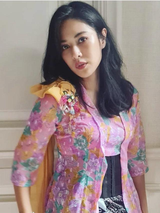 Inspirasi OOTD Serba Pink Cocok untuk Valentine