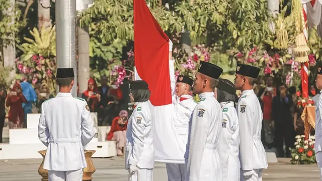 6 Potret Semarak Upacara HUT Ke-74 RI di Surabaya