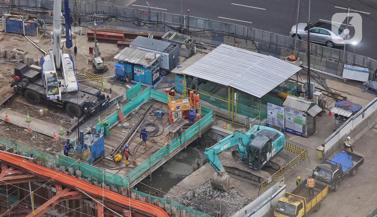 Per 25 Desember 2024, PT MRT Jakarta melaporkan seluruh paket kontrak konstruksi MRT fase 2A CP201 (Thamrin-Monas) telah mencapai 84,45 persen dari target akhir tahun 83,77 persen. (Liputan6.com/Angga Yuniar)