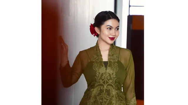Kebaya Encim Hijau di Istana