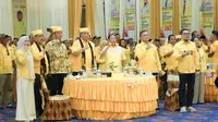 Ketua Umum DPP Partai Golkar Airlangga Hartarto dan jajarannya saat menghadiri Rakornis Wilayah Maluku dan Maluku Utara, Sabtu (11/2/2023). (Foto: Istimewa).