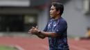 Pada awal tahun 2017, Bima Sakti ditunjuk PSSI untuk mendampingi Luis Milla sebagai Asisten Pelatih Timnas Indonesia. (Bola.com/M Iqbal Ichsan)