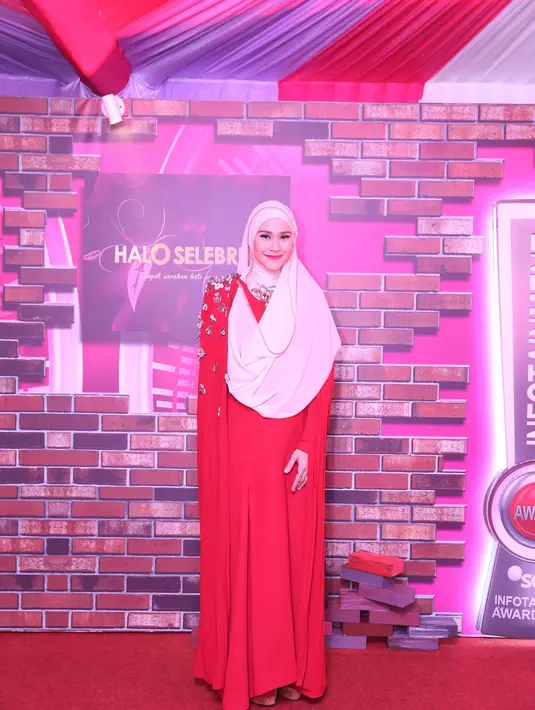 Saat dijumpai di Studio 6 Emtek City, kawasan Daan Mogot, Jakarta Barat, Jumat (22/1/2016) malam, Zaskia Adya Mecca mengaku tak menyangka didapuk sebagai selebriti dengan hijab paling fashionable. (Nurwahyunan/Bintang.com)