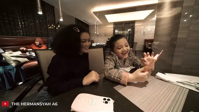 6 Momen Kedekatan Arsy Hermansyah dan Amora Lemos, Bikin Gemas