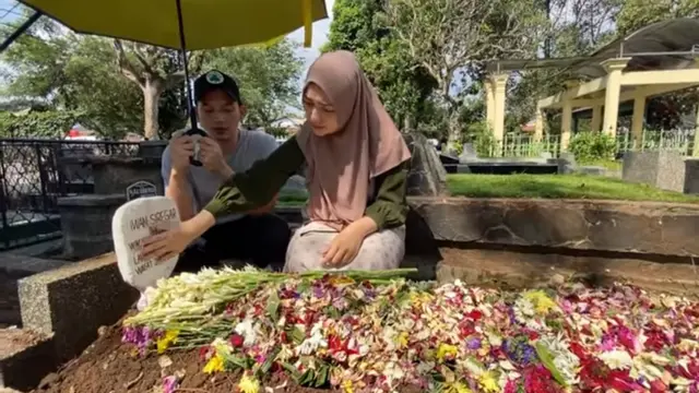 6 Momen Citra Kirana dan Keluarga Ziarah ke Makam Ayah, Sudah Kembali Tersenyum