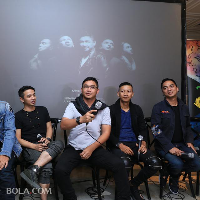 Lirik Lagu Cinta Dalam Hati Ungu Ragam Bola Com Mungkin ini memang jalan takdirku mengagumi tanpa dicintai tak mengapa bagiku, asal kau pun bahagia dalam hidupmu dalam hidupmu. lirik lagu cinta dalam hati ungu