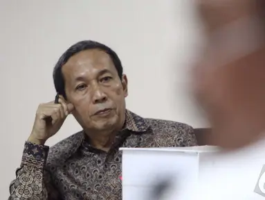 Eks Wakil Rektor II UI Tafsir Nurchamid kembali disidang di Pengadilan Tipikor, Jakarta, Rabu (10/9/2014) (Liputan6.com/Herman Zakharia)
