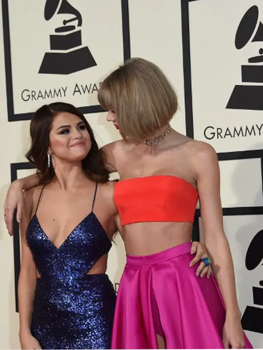 “Taylor dan Selena punya pertemuan rahasia di kediaman Taylor  di Beverly Hills minggu ini. Itu merupakan pertemuan pertama keduanya setelah berbulan-bulan tak berjumpa karena banyak hal yang harus mereka kerjakan,” ucap sumber. (AFP/Bintang.com)