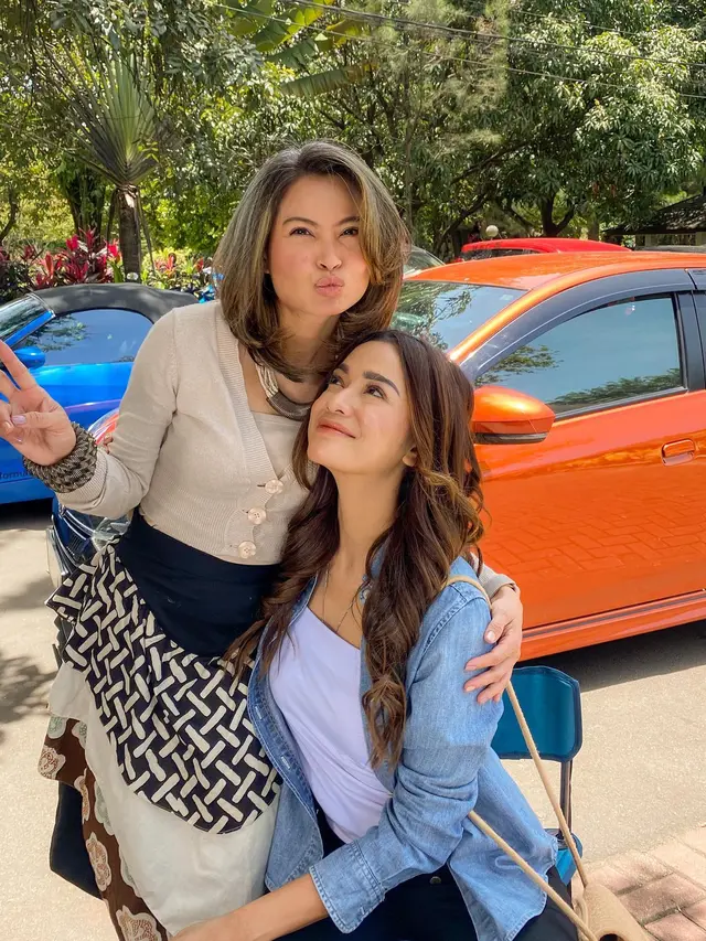 7 Potret Ade Herlina, Presenter yang Kini Main Sinetron Asmara 2 Dunia