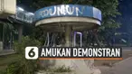 Bentrokan antara massa demonstran dan polisi terjadi saat demonstrasi di sekitar gedung DPR/MPR. Massa merusak pos polisi yang ada di sekitar kawasan Semanggi.