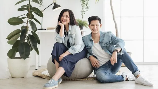 6 Gaya Pemotretan Keluarga Tasya Kamila, Kompak Pakai Denim