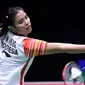 Tunggal putri Indonesia, Gregoria Mariska Tunjung mengembalikan kok ke arah pebulu tangkis Taiwan, Tai Tzu Ying pada babak perempat final Piala Sudirman 2019 di Nanning, China, Jumat (24/5/2019). Kekalahan Gregoria Mariska Tunjung membuat Taiwan menyamakan kedudukan menjadi 1-1. (WANG ZHAO/AFP)