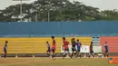 Citizen6, Depok: Di lapangan Soemantri Brodjonegoro Sports Complex, Jakarta, Tim Sepak Bola Universitas of Singapore menang melawan UI dengan skor 3 - 1. (Pengirim: Marthin Budi Laksono).