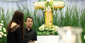 Menghembuskan nafas terakhir di RS Pertamedika, Sentul City, Bogor, pada Minggu (29/1/2017), kini mendiang Johannes Abraham Onsu, ayah Ruben Onsu dan Jordi Onsu disemayamkan di Rumah Duka Sentosa, RSPAD Gatot Subroto, Jakarta. (Deki Prayoga/Bintang.com)