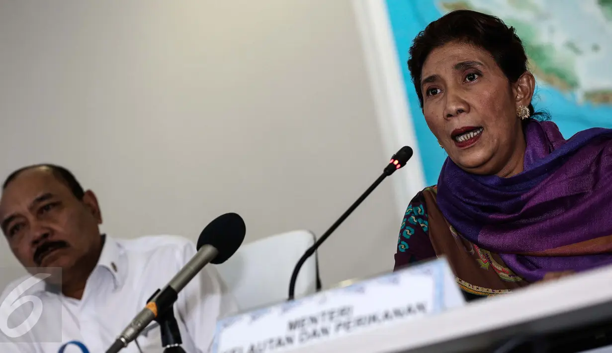 Menteri KKP, Susi Pudjiastuti memberikan paparan saat konferensi pers di Kementerian Kelautan dan Perikanan, Jakarta, Selasa (17/1). Dalam keterangannya Susi juga membahas Satgas IUUF 115 : Refleksi 2016 dan Rencana 2017. (Liputan6.com/Faizal Fanani)