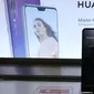 Ponsel Huawei P20 Pro terlihat saat peluncuran di Jakarta, Kamis (28/6). Huawei P20 Pro resmi dipasarkan dan dibanderol seharga Rp 11.999.000 di Indonesia. (Liputan6.com/Angga Yuniar)