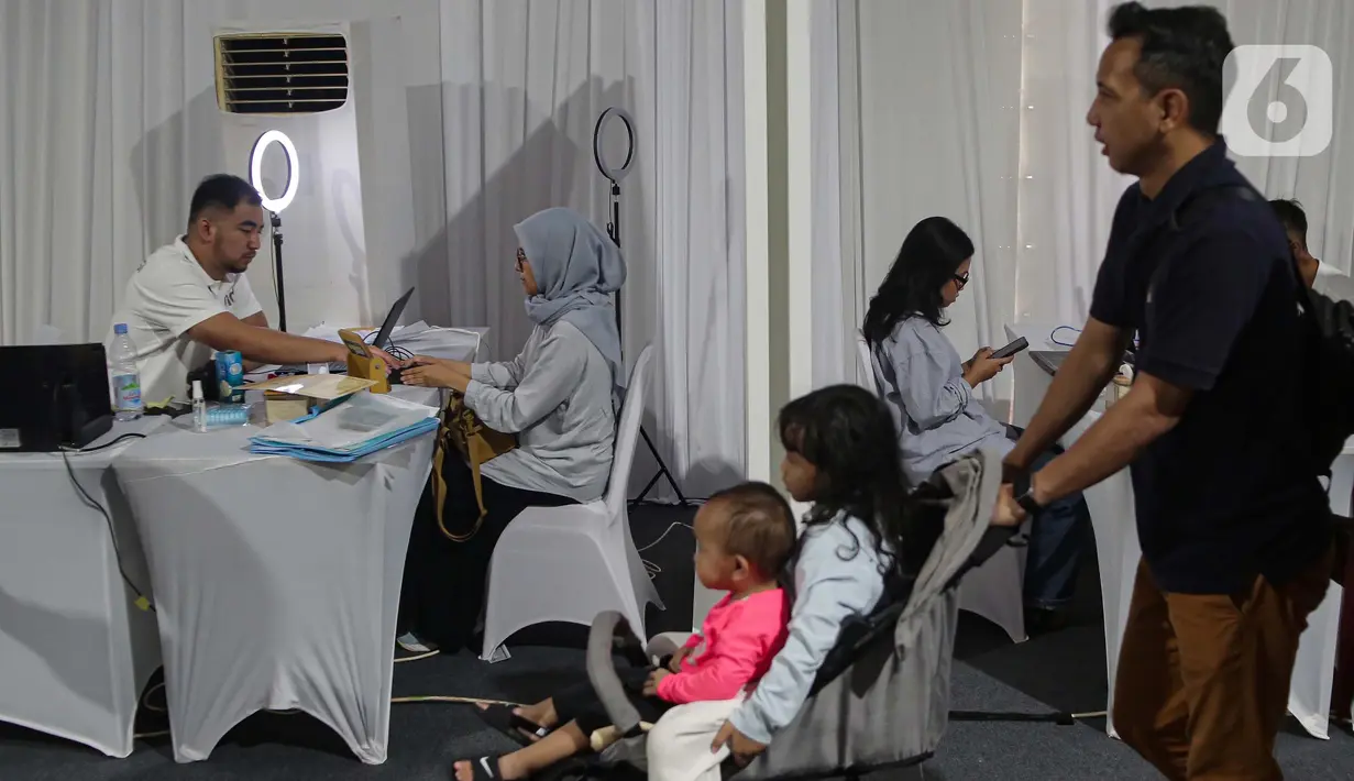 Layanan paspor saat Festival Imigrasi untuk 1.075 orang pemohon. (Liputan6.com/Angga Yuniar)