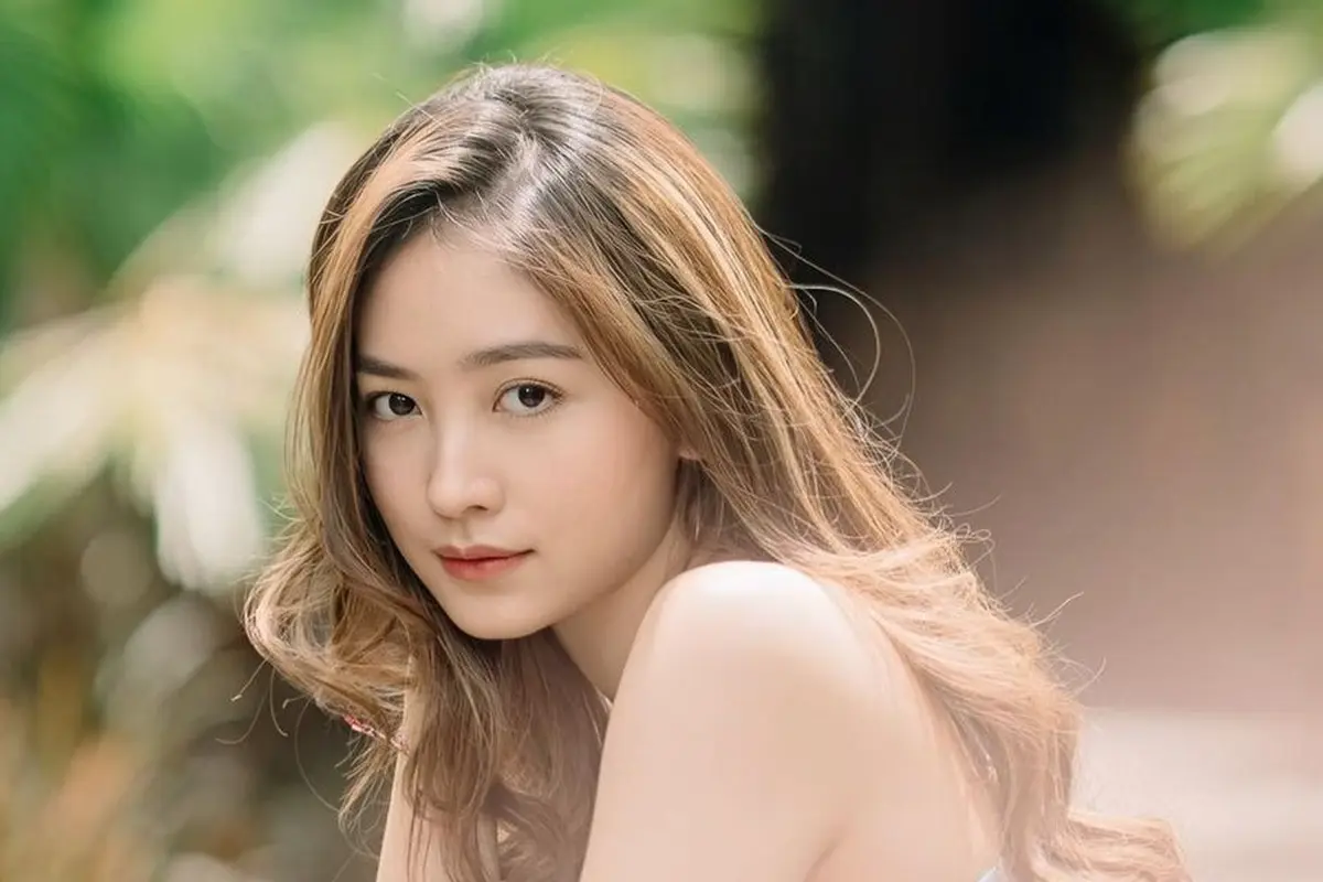 Natasha Wilona dalam tampilan rok atau celana pendek (Instagram/natashawilona12)