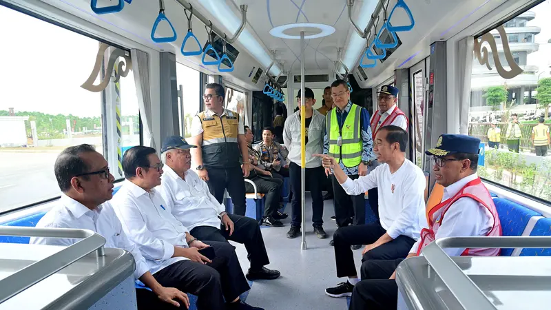 Presiden Joko Widodo (Jokowi) mengungkap pentingnya transportasi massal ramah lingkungan di kota-kota besar di Indonesia. Menyusul, hadirnya trem otonom di Ibu Kota Nusantara (IKN).