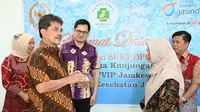 Wakil Ketua Badan Urusan Rumah Tangga (BURT) DPR RI Nasril Bahar mengunjungi Rumah Sakit Hermina Padang, Sumatera Barat.