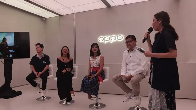 Morgan Oey menghadiri jumpa pers dan prosesi first sale Oppo Reno8 Pro 5G dan Reno8 Z 5G di Jakarta, September 2022. (Foto: Dok. Inkemaris)