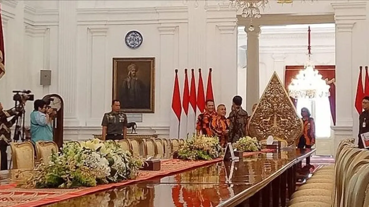 Jokowi terima Pemuda Pancasila di Istana Merdeka. ©2018 Merdeka.com/Titin Supriatin