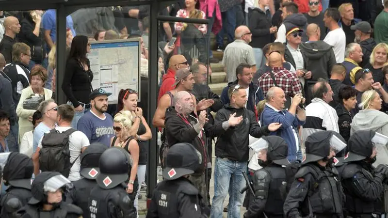 Demonstrasi besar selama dua hari di kota Chemnitz, Jerman, akibat krisis imigran (AP/Jens Meyer)
