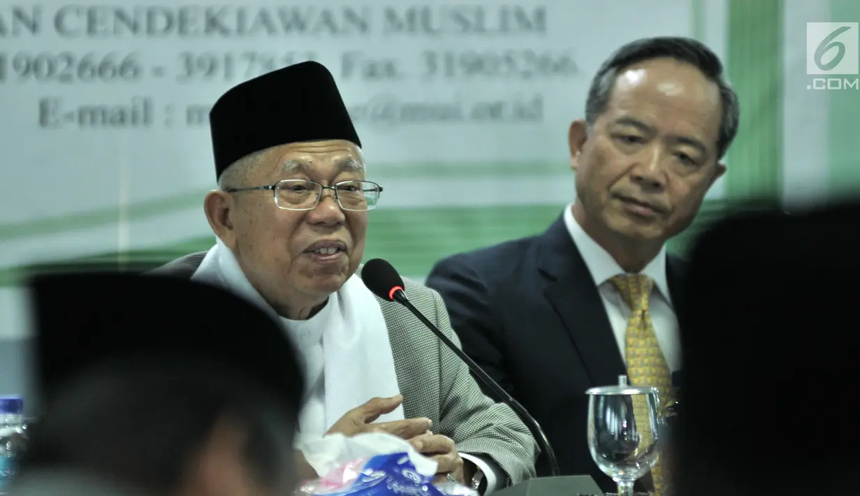 Ketum MUI KH Ma'ruf Amin (kiri) memberi sambutan terkait bantuan Taipei Economic and Trade Office (TETO), Jakarta, Selasa (9/10). TETO menyerahkan bantuan USD 500 ribu atau sekitar Rp 7,6 miliar untuk korban bencana Sulteng. (Merdeka.com/Iqbal Nugroho)