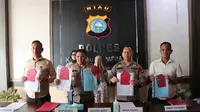Konferensi pers penetapan tersangka korupsi UED-SP di Polres Kepulauan Meranti. (Liputan6.com/M Syukur)