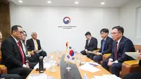 Menteri Perhubungan (Menhub) Budi Karya Sumadi menggelar pertemuan dengan Wakil Menteri Infrastruktur dan Transportasi Korea Selatan Sangwoo Park. (Dok Kemenhub)&nbsp;