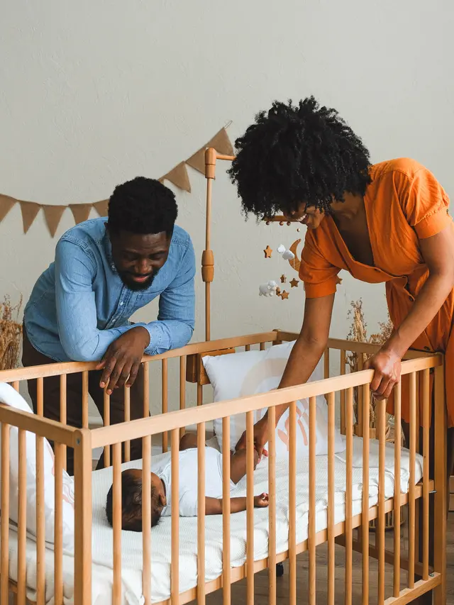 Suami Punya Peran Utama dalam Membahagiakan Ibu Menyusui