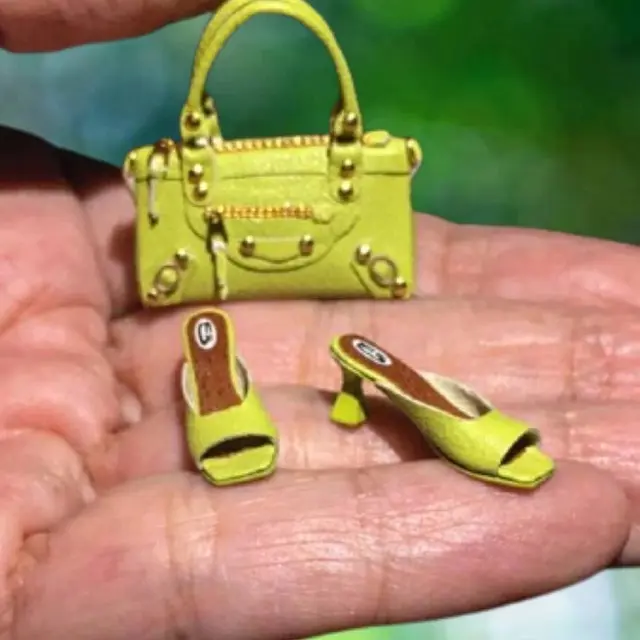 6 Potret Heels dan Tas Wanita Ukuran Mini Unik, Menarik Dikoleksi Pecinta Fashion