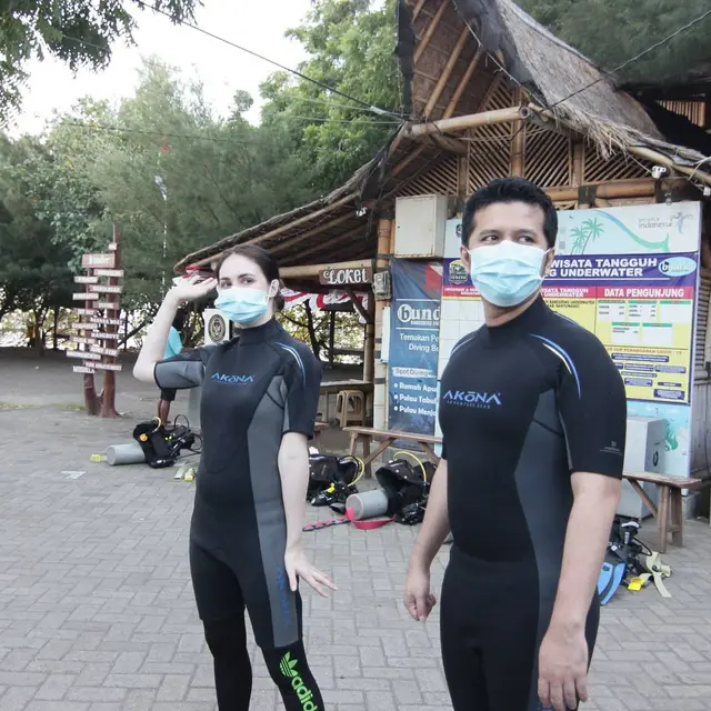 7 Momen Arumi Bachsin dan Emil Dardak Menyelam Bareng di Banyuwangi