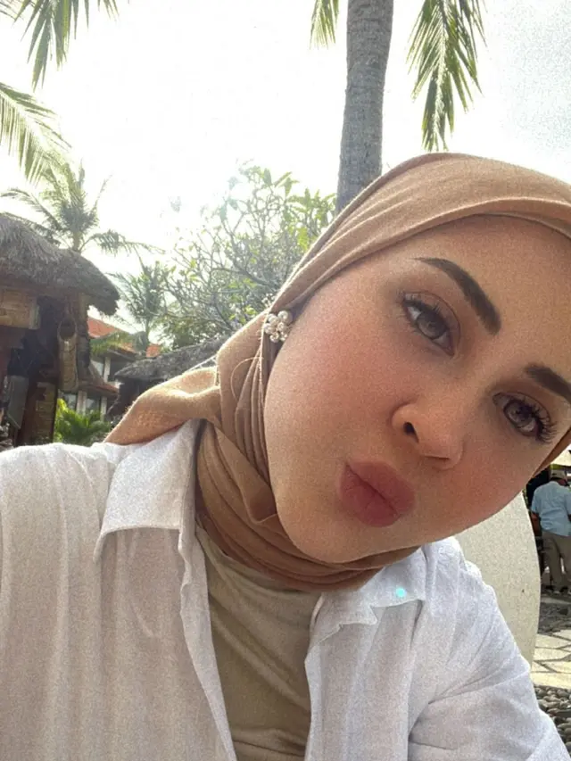 7 Potret Seru Kesha Ratuliu Bersama Suami dan Anak yang Kini Tengah Liburan Ke Bali