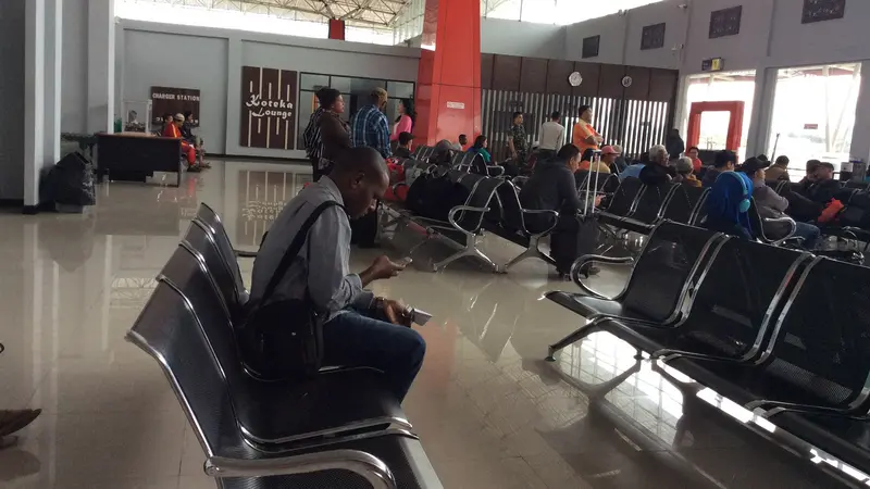 Ruang tunggu Bandara Wamena. (Liputan6.com / Katharina Janur)