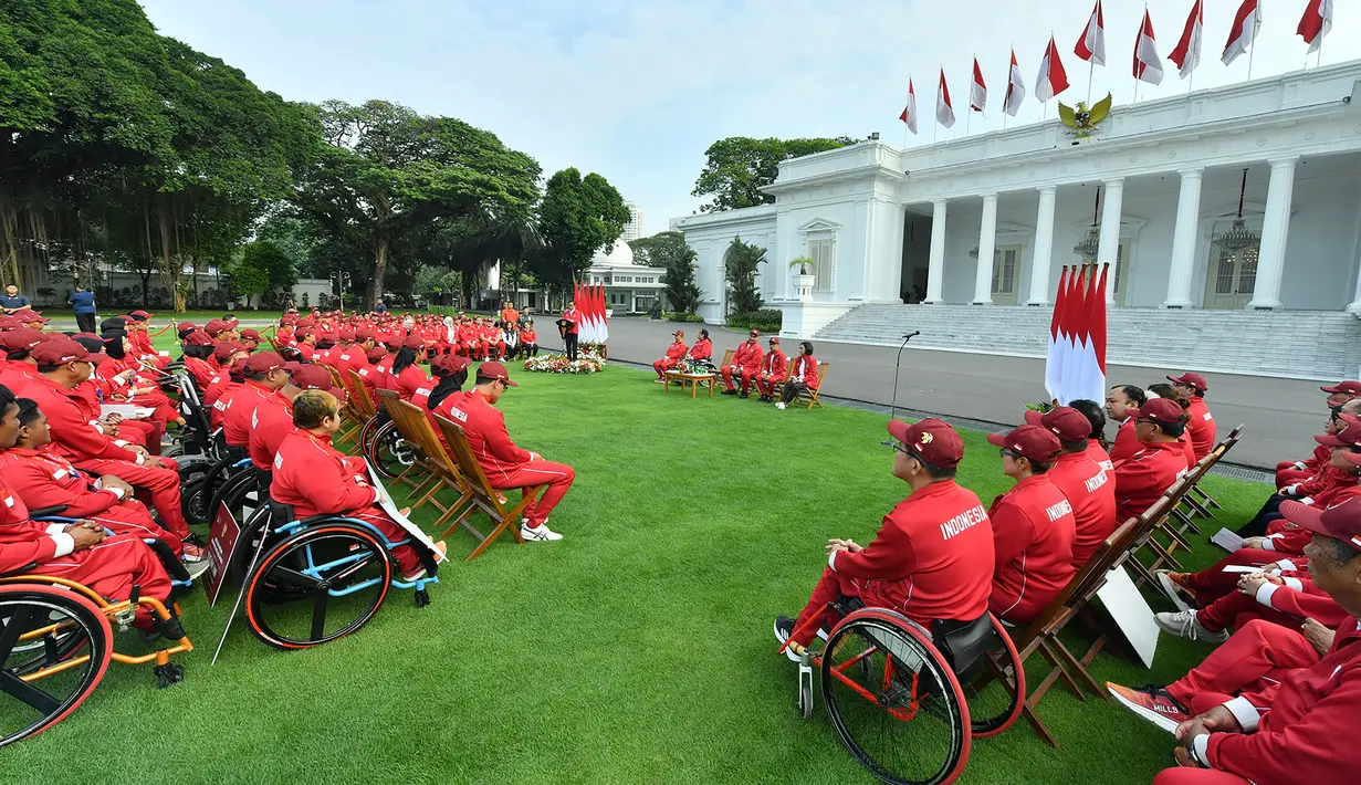 Suasana penyerahan bonus Kontingen Indonesia sebagai apresiasi Presiden Joko Widodo kepada para atlet, pelatih dan asisten pelatih peraih medali dalam ajang ASEAN Para Games (APG) 2023 di Istana Merdeka, Senin (3/7/2023). Kontingen Indonesia sukses menjadi juara umum APG 2023 yang digelar pada 3-9 Juni 2023 di Phnom Penh, Kamboja, dengan raihan 158 medali emas, 148 perak dan 95 perunggu. (Dok. Sekretariat Presiden)