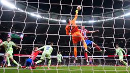 Kemenangan ini membuat Blaugrana berhak melaju ke partai final Copa Del Rey dengan agregat 5-4. (AP Photo/Manu Fernandez)