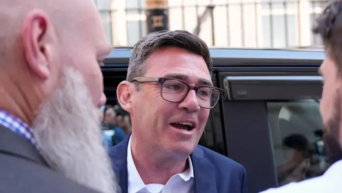 Langkah Pertama Andy Burnham sebagai PM Inggris