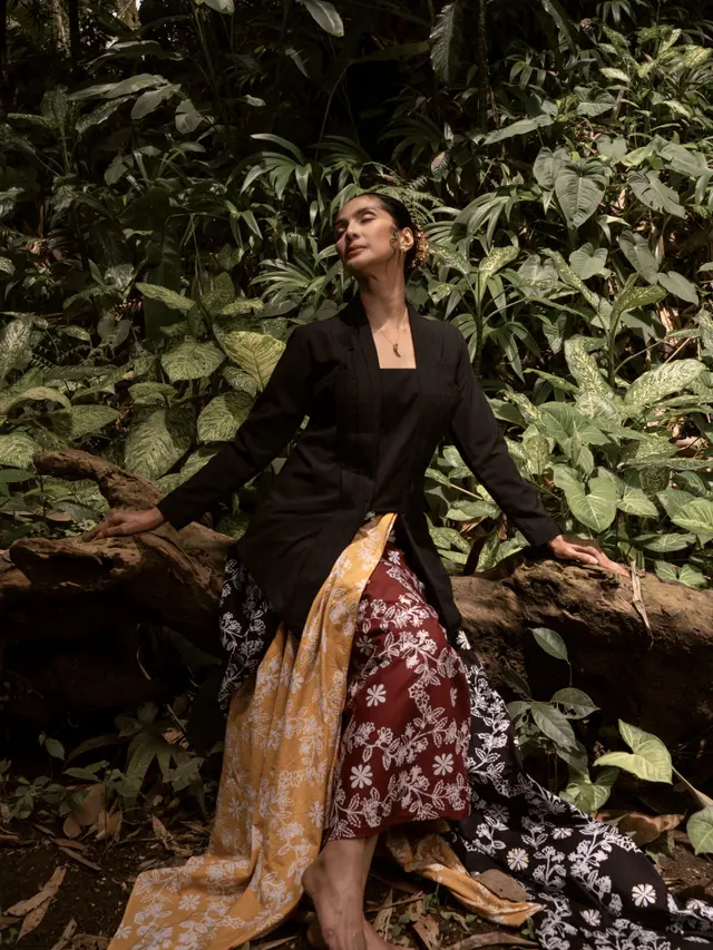 Ilustrasi potret Maudy Koesnaedi/menggah agung Gianyar, Bali