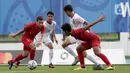 Gelandang Timnas Indonesia U-22, Egy Maulana, mengirim umpan saat melawan Timnas Laos dalam pertandingan Grup B SEA Games 2019 di Stadion City of Imus Grandstand, Filipina, Kamis (5/12/2019). Timnas U-22 Indonesia berhasil melaju semifinal setelah mengalahkan Laos 4-0. (Bola.com/M Iqbal Ichsan)