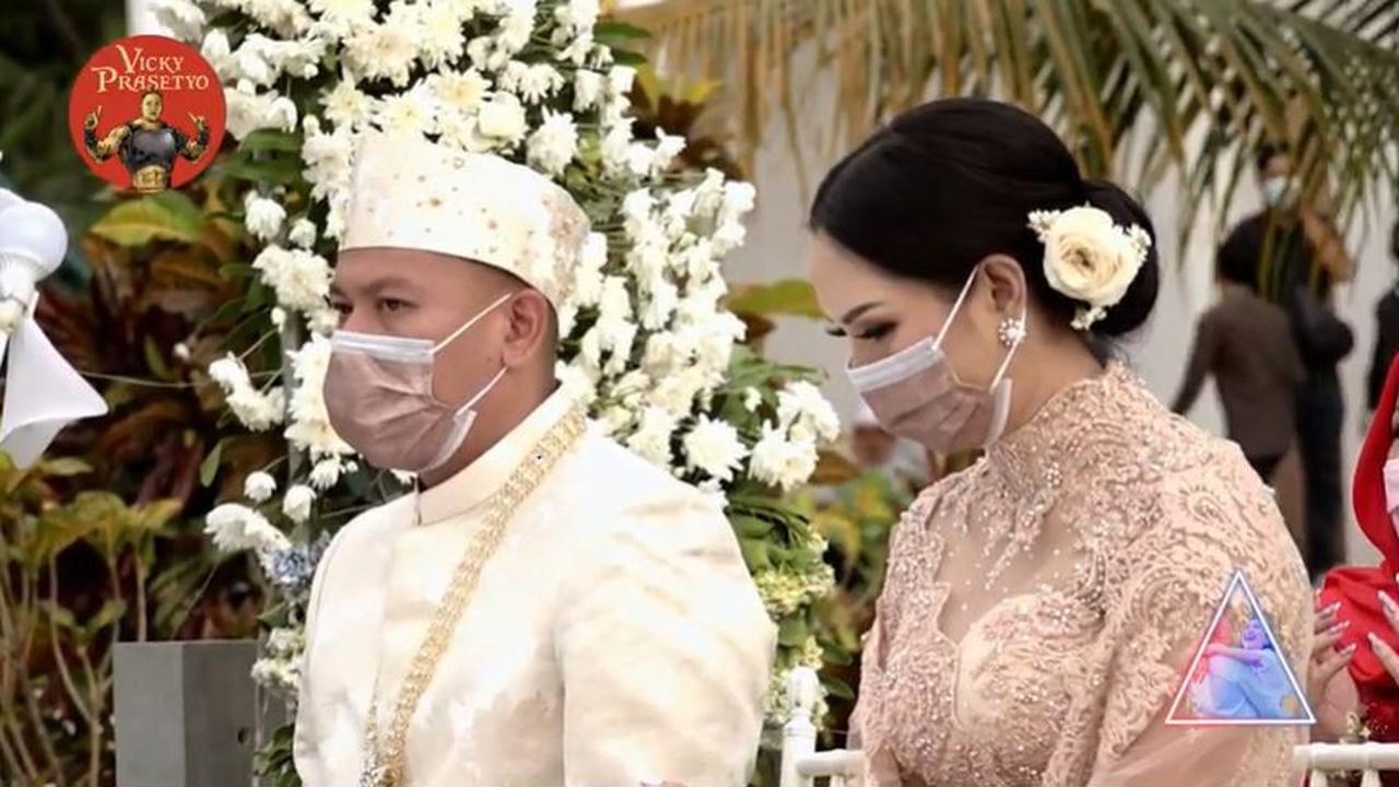 Vicky Prasetyo - Kalina Ocktaranny (Foto: YouTube)