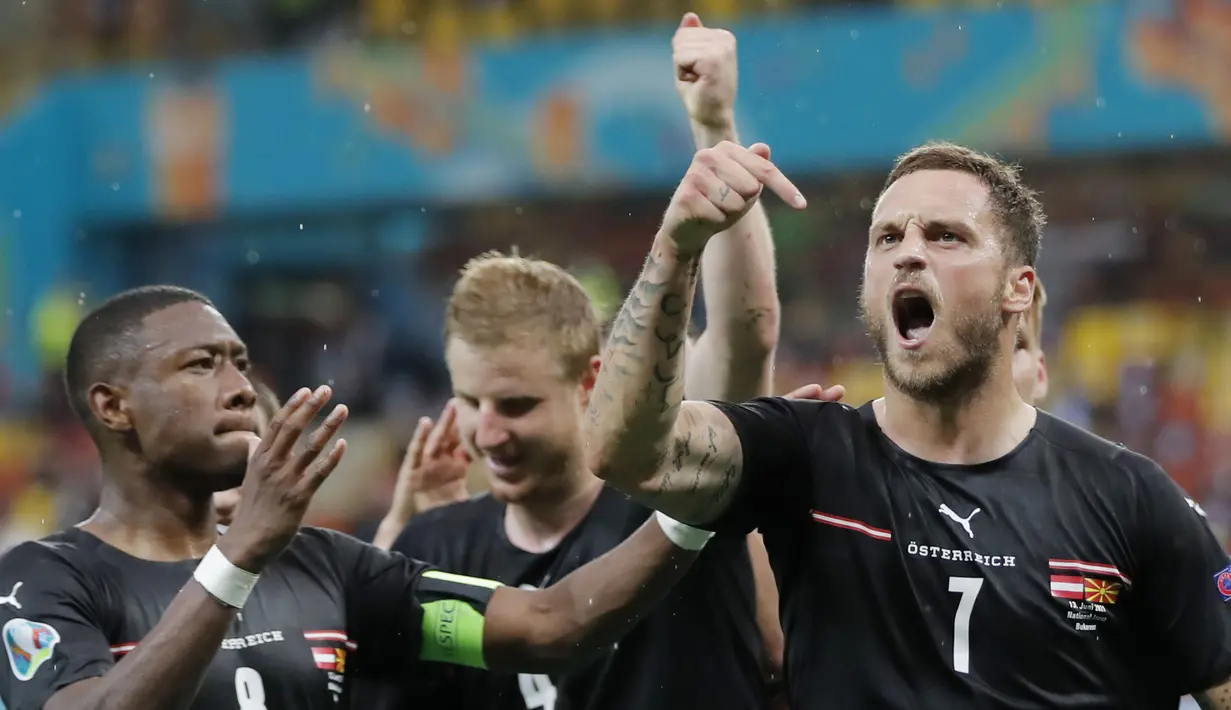 Menjelang laga usai, Arnautovic menambah keunggulan Austria sekaligus mengunci kemenangan menjadi 3-1. Arnautovic membobol gawang Makedonia Utara di menit ke-90. (Robert Ghement/Pool via AP)