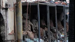 Ratusan patung yang menjadi tempat umat Tionghoa berdoa pun tak luput dari kobaran api yang menghaguskan Wihara Dharma Bhakti di Petak Sembilan, Jakarta pada Senin (2/3/2015) dini hari. (Liputan6.com/Faisal R Syam)