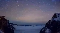 Meteor geminid biasa terlihat di belahan bumi utara maupun selatan tiap tahun pada bulan Desember.
