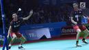 Ganda putra Indonesia, Fajar Alfian/M Rian Ardianto saat melawan Jelle Maas/Robin Tabeling (Belanda) pada 16 besar Indonesia Open 2018, Istora GBK, Jakarta, Kamis (5/7). Fajar/Rian unggul 21-18, 19-21, 21-14. (Liputan6.com/Helmi Fithriansyah)